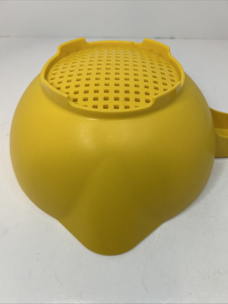 TUPPERWARE Colander Strainer 1 Quart Yellow (G1)