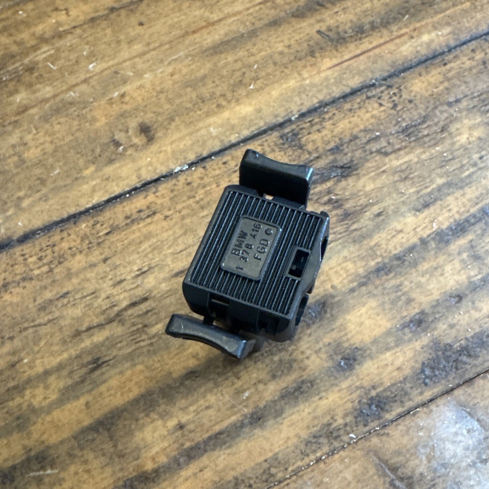 x1 OEM BMW E30 E36 Diff Differential Plug Terminal Connector Housing 90* 1378416
