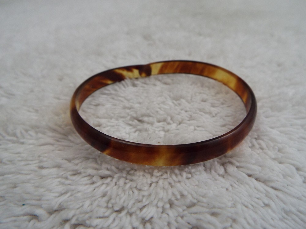 Tortoice Acrylic Cuff Bracelet (J42)