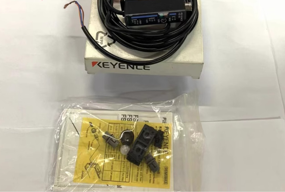 1PC New KEYENCE Fiber optic sensor FS2-65 #LL