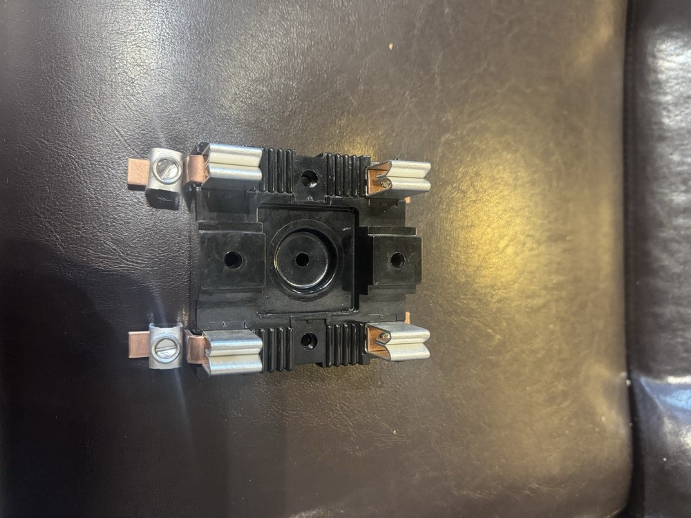 CROUSE H OR MURRAY METER SOCKET 125A MAX.