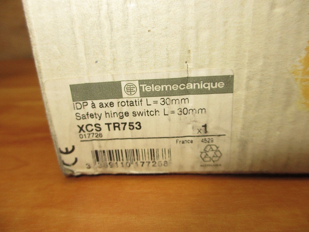 Telemecanique XCSTR753 *NEW* Safety Hinge Switch Guard