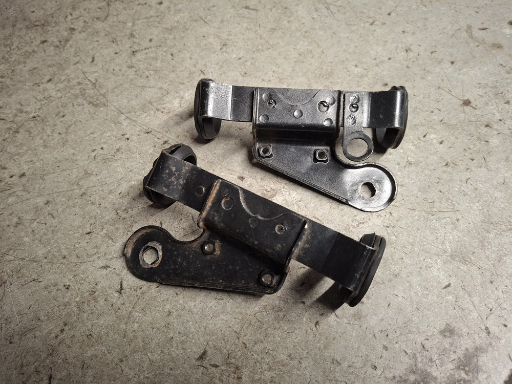 Suzuki GS 500 E Headlamp Front Headlight Mount Brackets Fork Surround Left Right