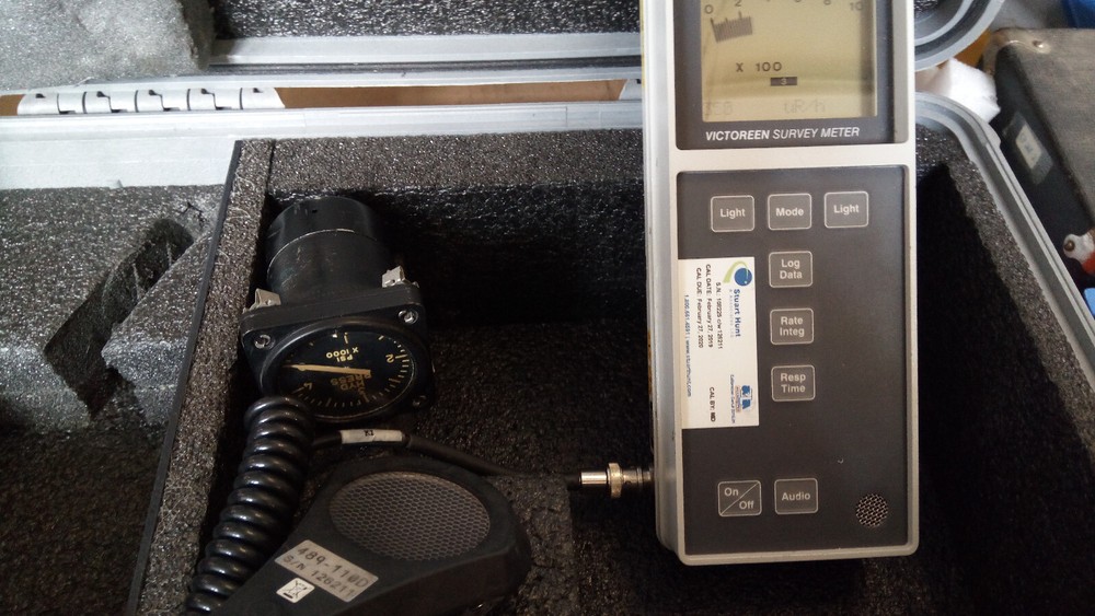 Fluke 190 Geiger Counter / Radiation meter / Pancake probe W check source