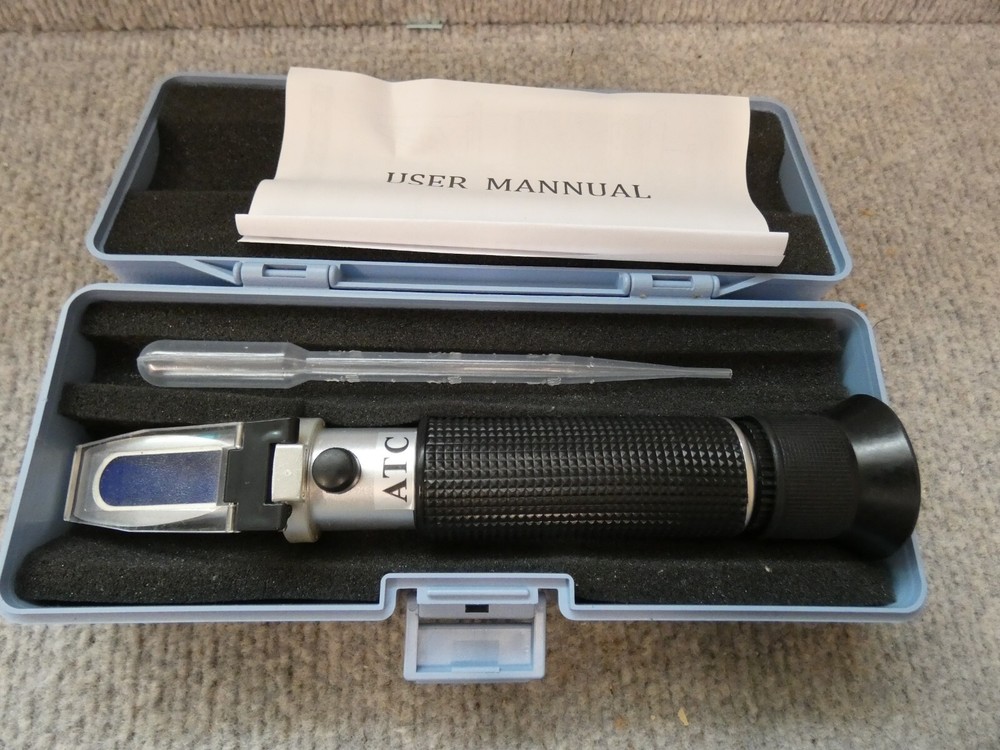 PORTABLE REFRACTOMETER METER