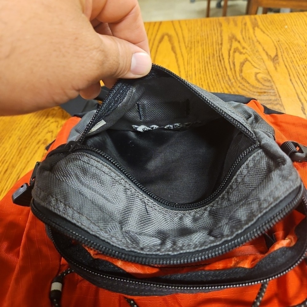 EMS Eastern Mountain Sports Aqua Day Backpack Hydration Bladder