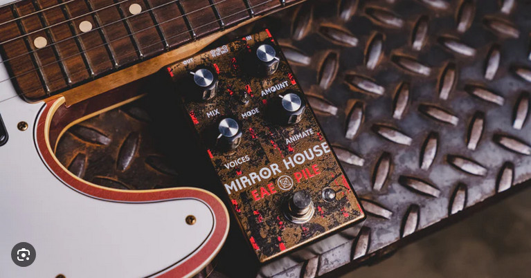 Electronic Audio Experiments Mirror House V2 Digital Pitch Shifting Modulator Ef