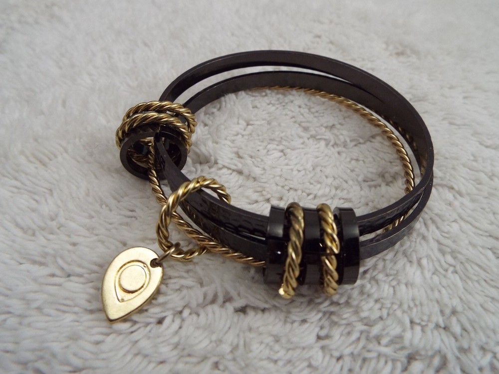 Goldtone Black Bangle Bracelet (D50)