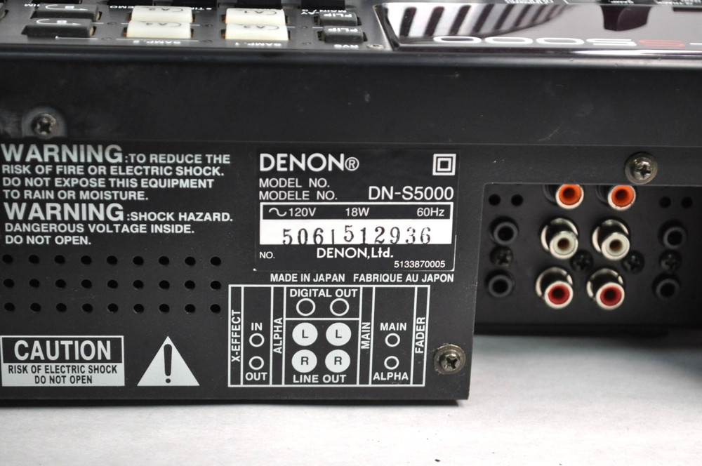 Denon DN-S5000 CD Turntable Deck- DJ Mixer. Powers On (Read)