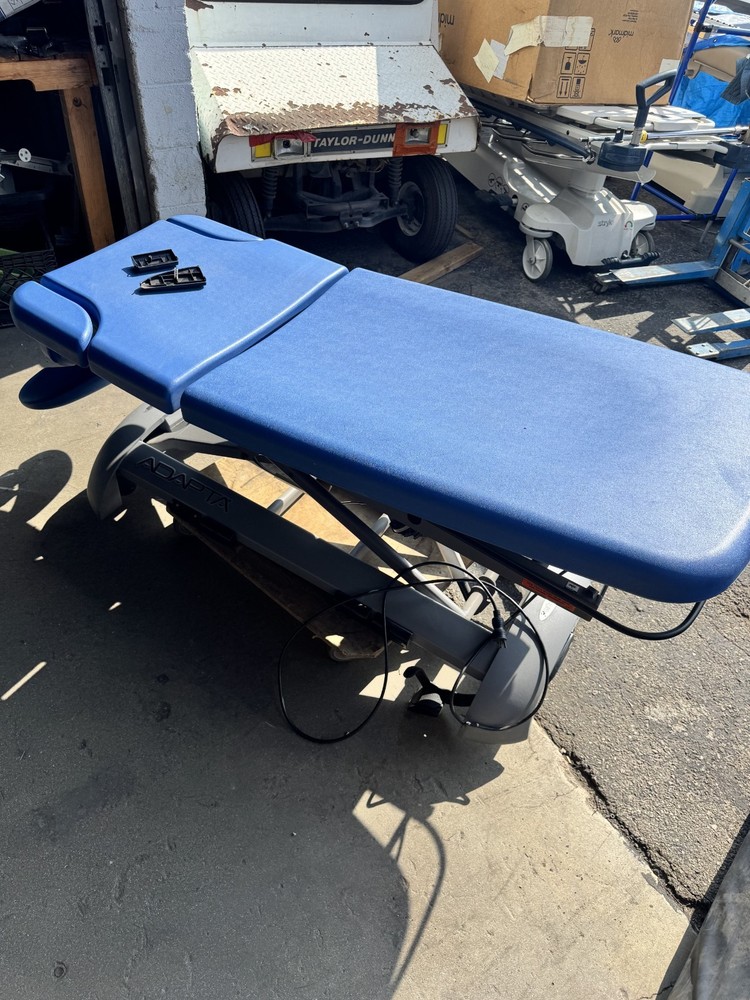 Chattanooga Adapta Summit 7 3322 Physical Therapy Table