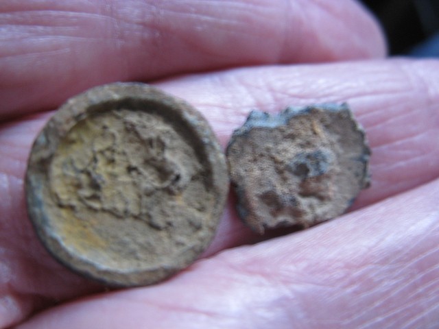 DETECTING FINDS REVOLUTIONARY WAR 2 15MM TUDOR ROSE BUTTONS LOYALIST SITE