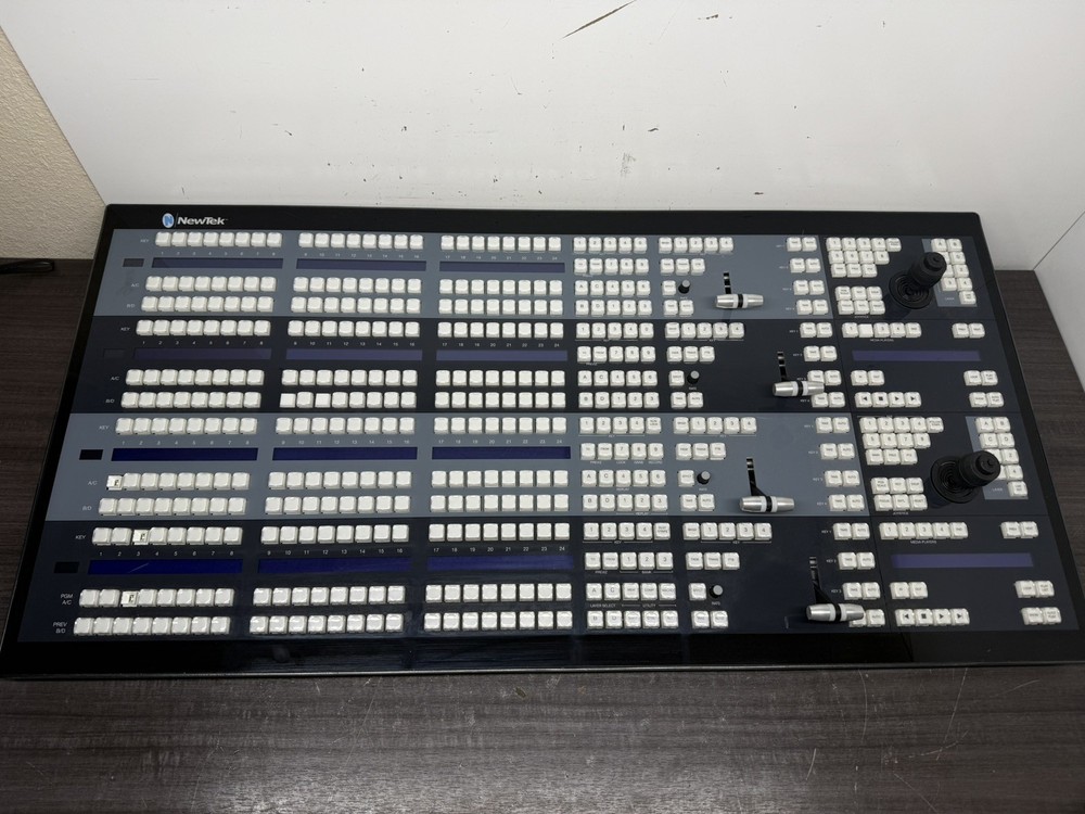 NewTek 4Stripe VMC1 4S, 4 Stripe Control Panel - A433