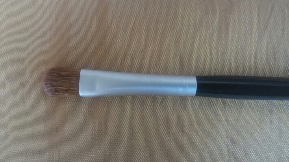 NEW Sei Bella Flat Shadow Brush
