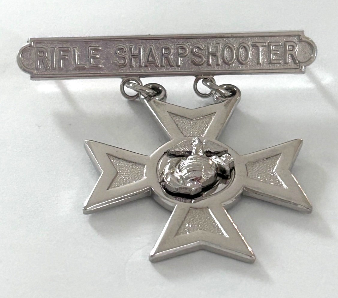 Vintage USMC Rifle Sharpshooter Badge Medal 1981 Silver-Tone Military Award