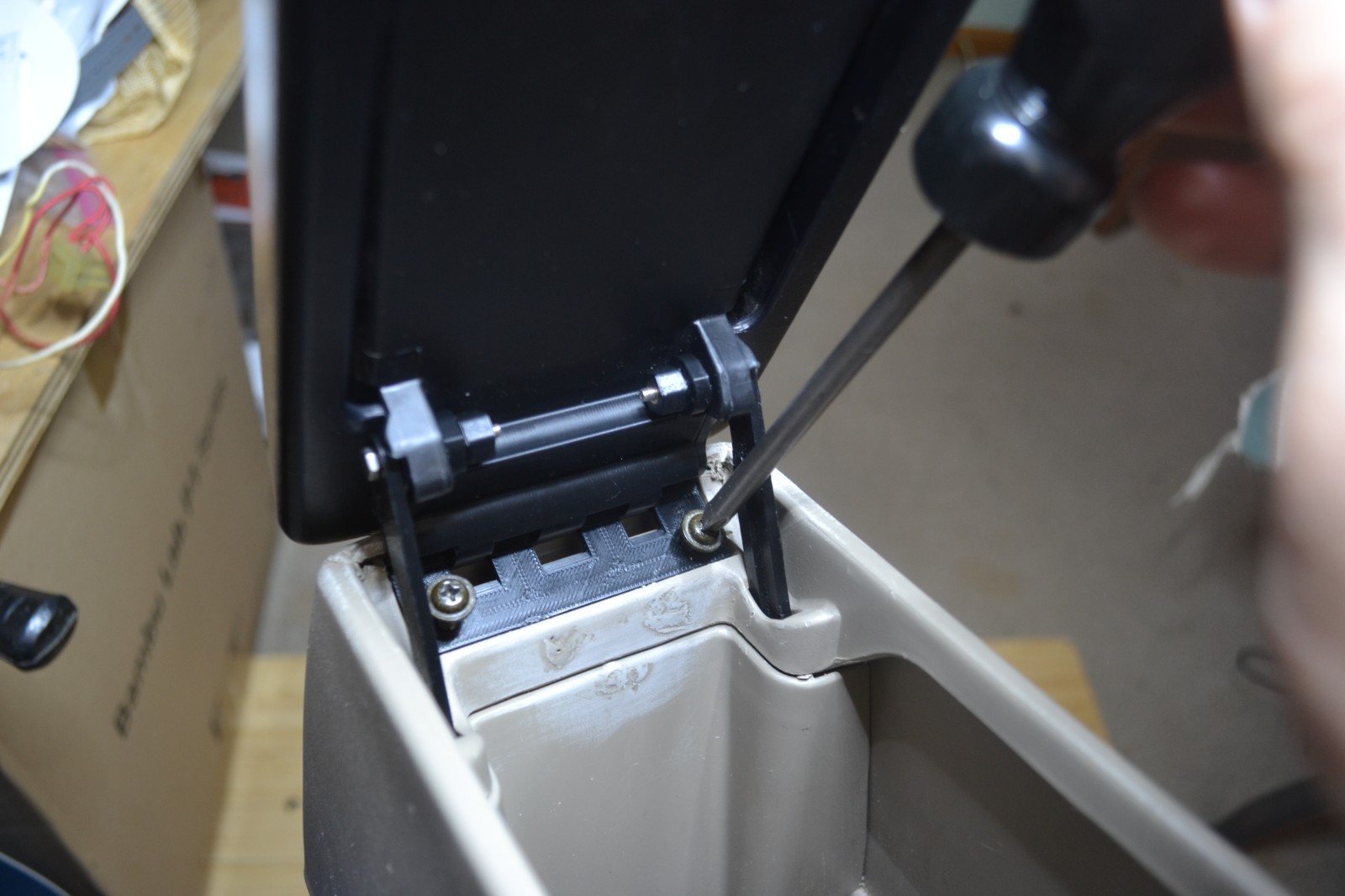 1999-2001 Corolla Center Console Hinge Replacement with Support Arms