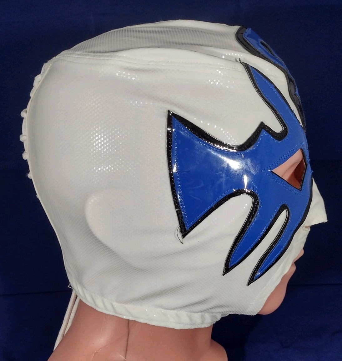 Atlantis CMLL. Semiprofesional Mask in White and Blue.