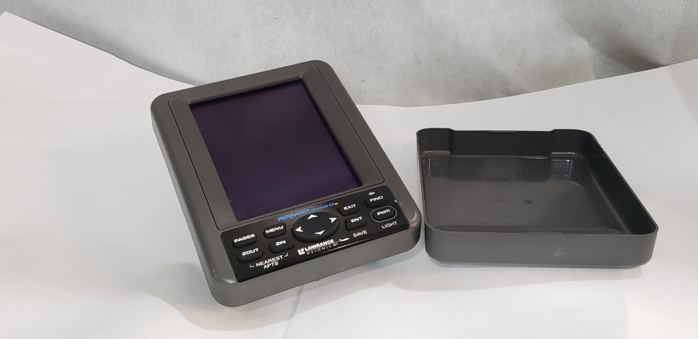 Lowrance Avionics Airmap 2000c