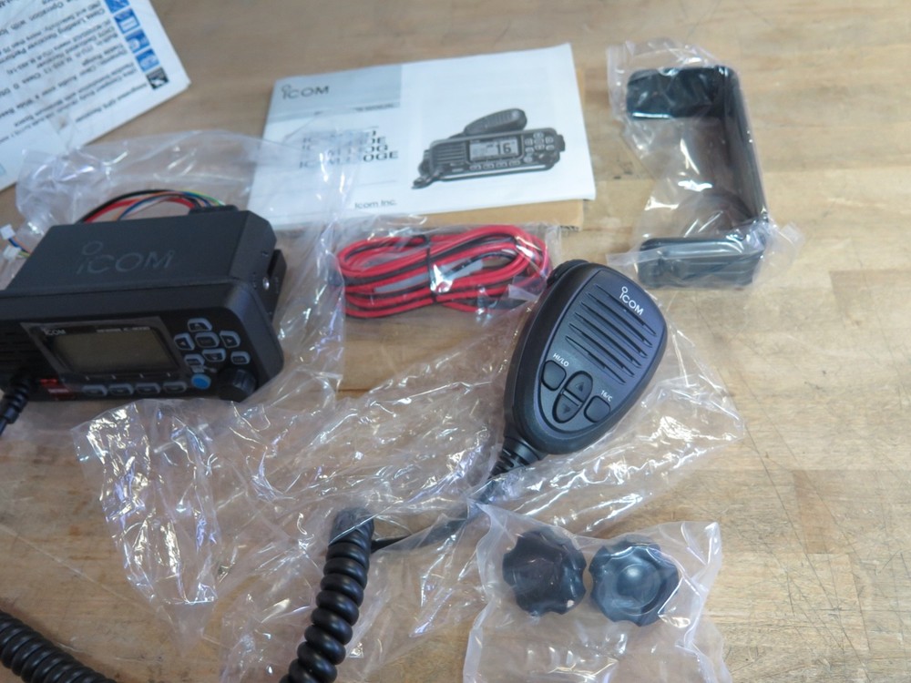Icom M330G Black VHF With GPS (O7-B)