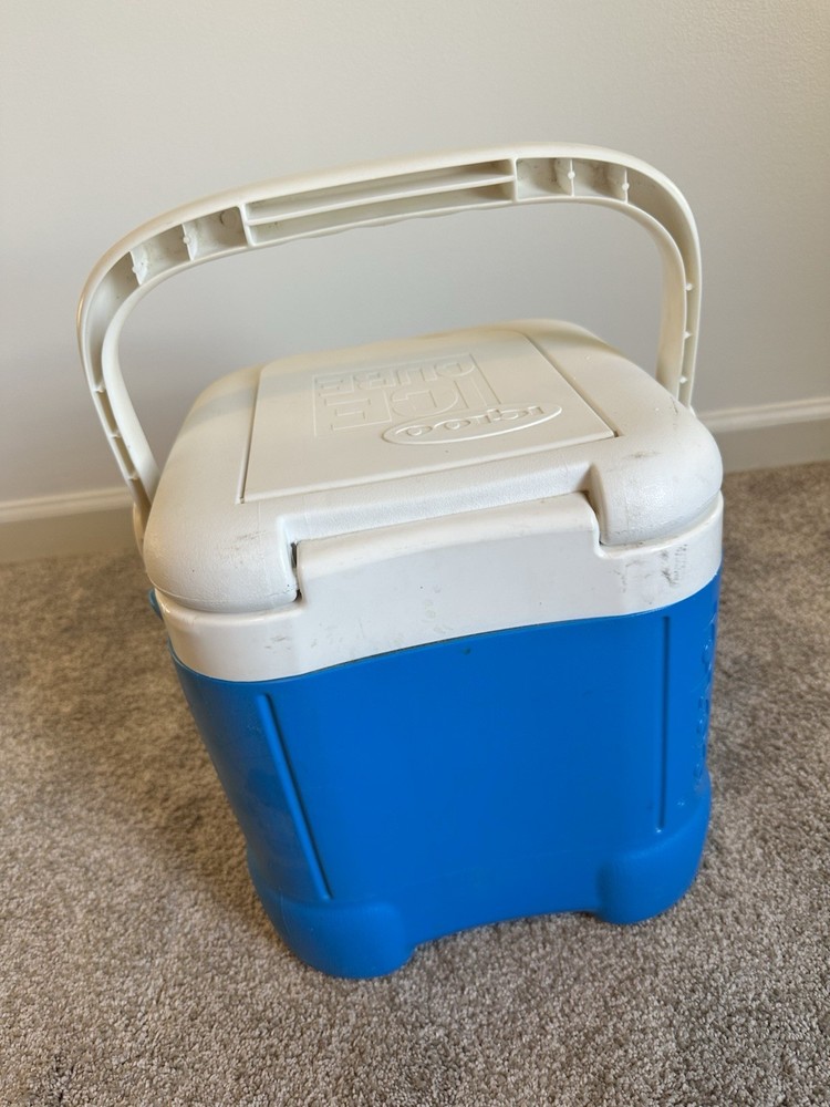 Igloo Ice Cube 12 Quart 14 Can Plastic Cooler With Top Tray Handle