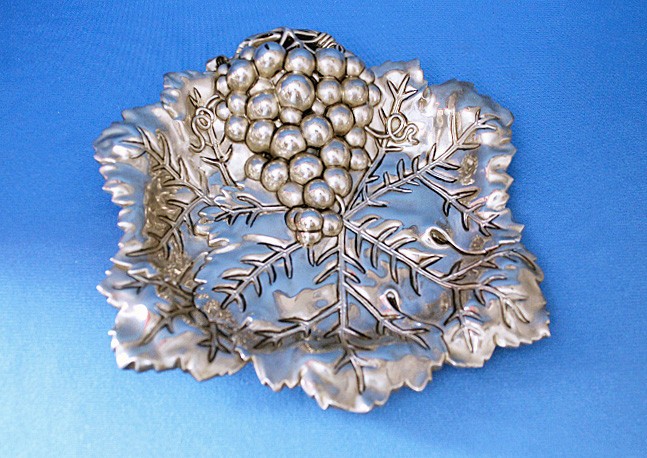 vintage GODINGER SILVER CANDY NUT DISH GRAPES & GRAPE LEAF DESIGN