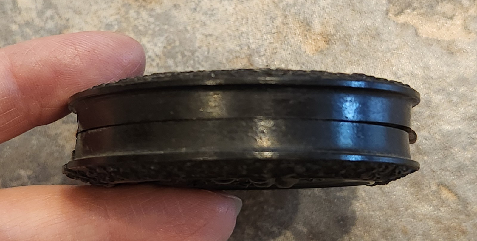 Nice Round Portrait Photo of Civil War Soldier w Gold Buttons & Ring in Case