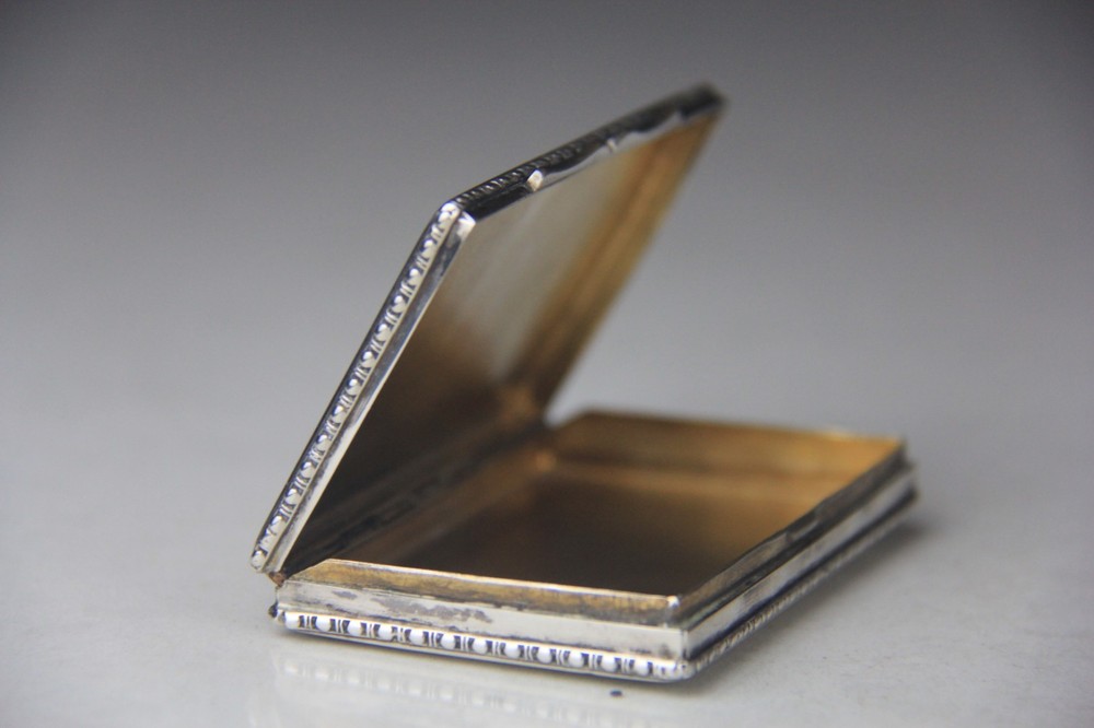 Vintage 800 Silver Compact Box