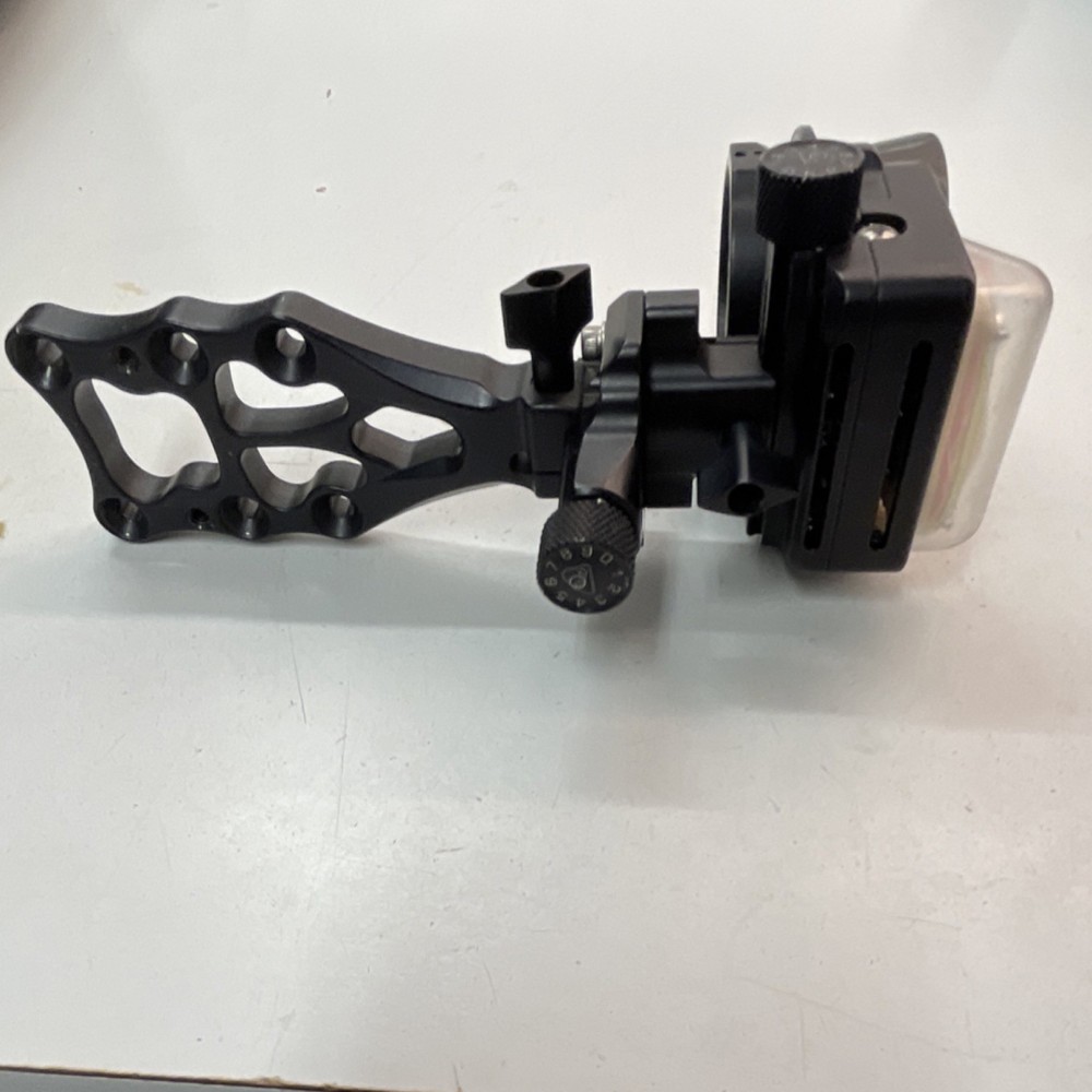 AXCEL 7- Pin adjustable Sight for Compound Bow Black