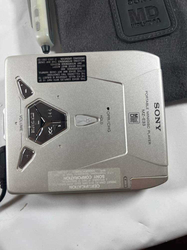 Sony MZ-E33 Minidisc Player Walkman & Remote w/Pouch - Tested Working