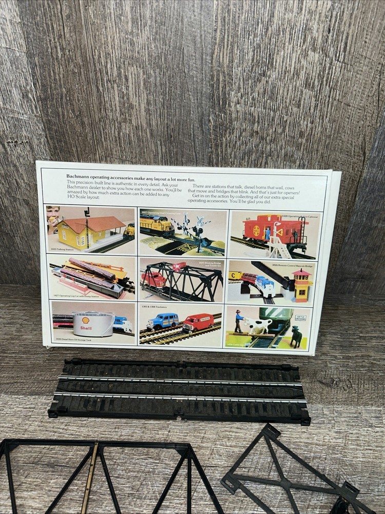 Bachmann HO Scale Over/Under Blinking Bridge Used W/Box