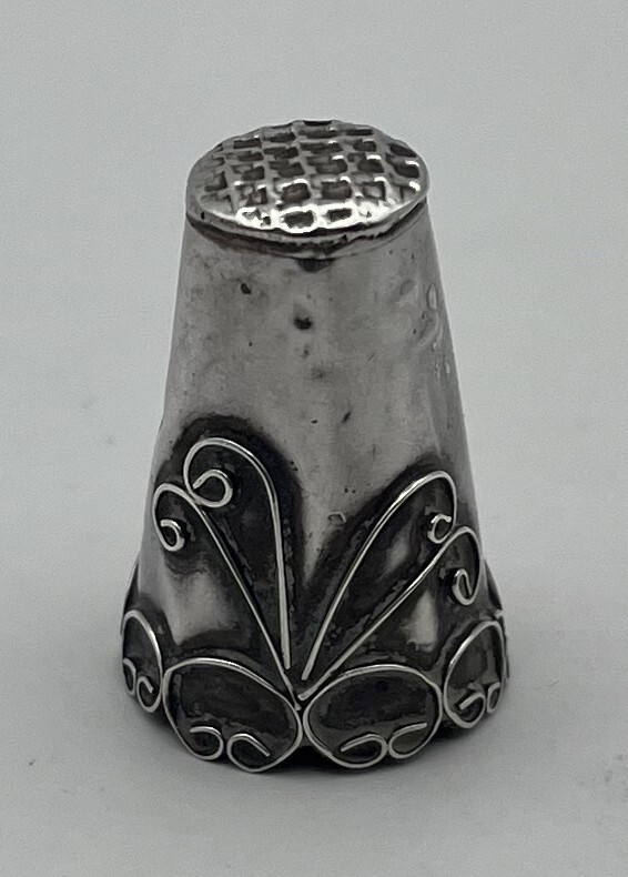 Vintage Mexican Silver Thimble Scroll Silver Work