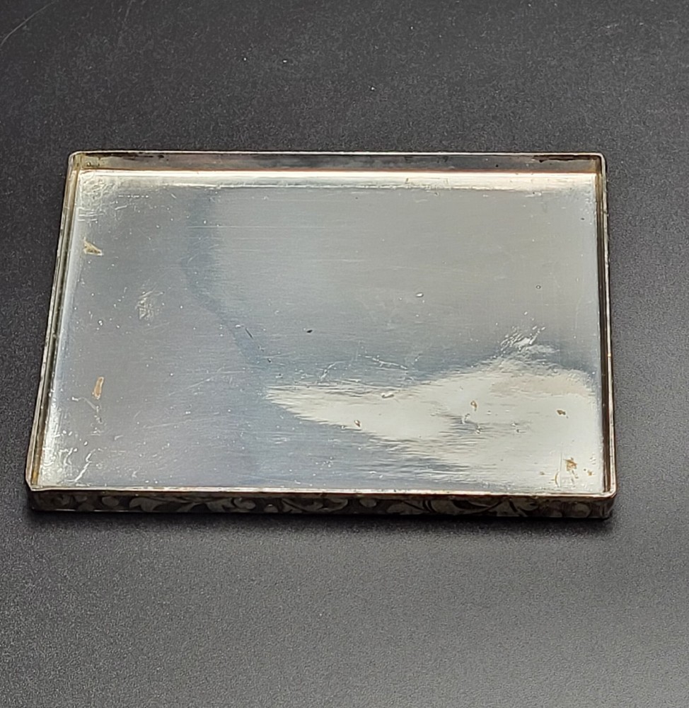 Vintage Silver Plated Lidded Cigarette Box Leaf Pattern 3.5"