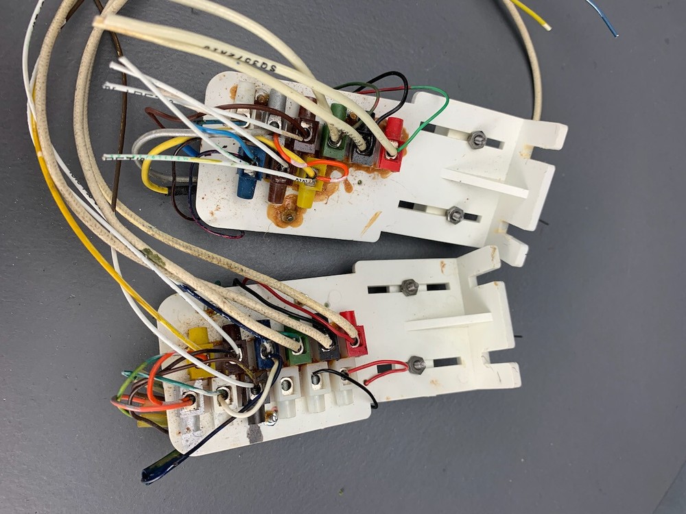 Three Kemtron Twin Solenoid Switch Machine with RIX Brackets E0149