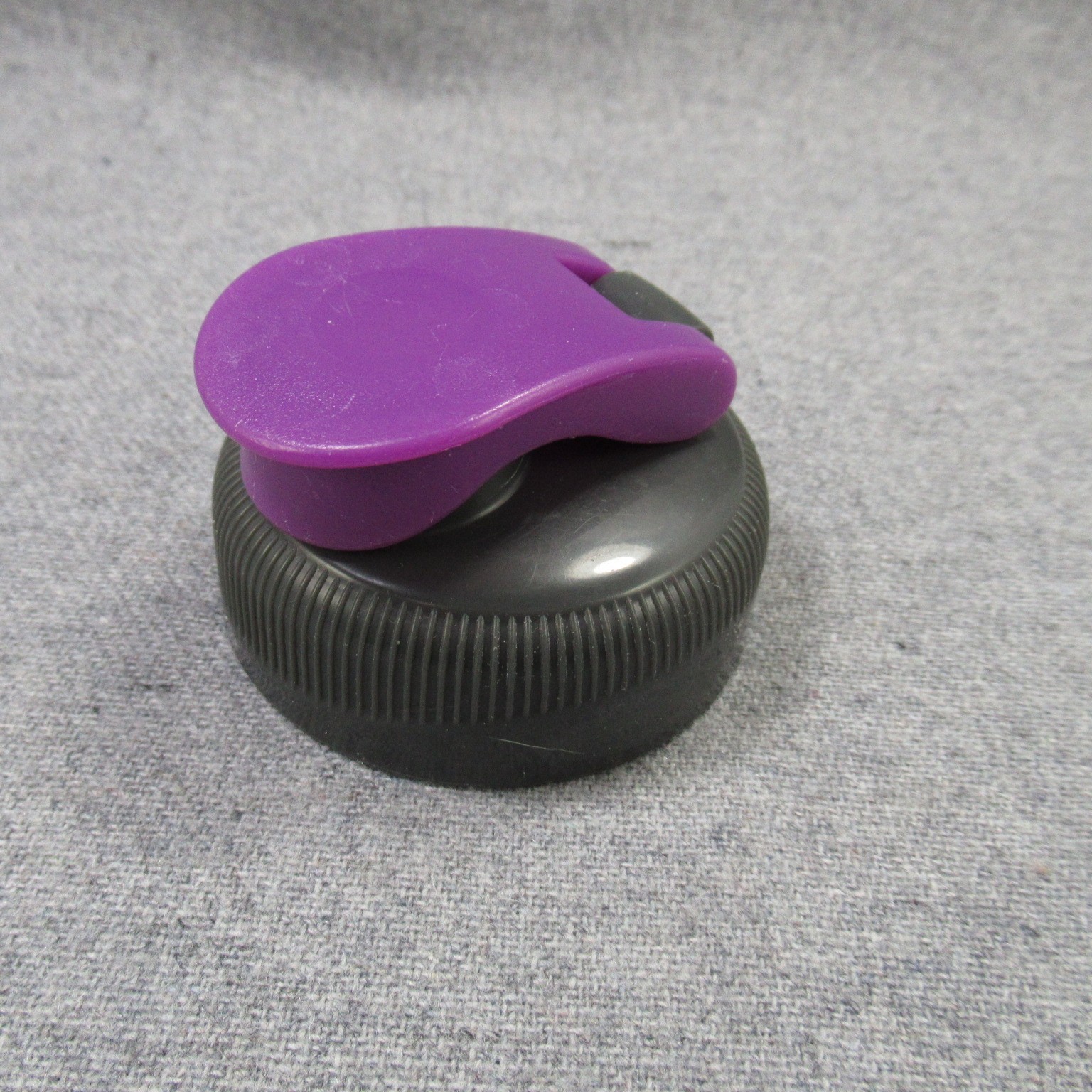 Rubbermaid Design Series Chug 20 Oz Water Bottle Flip Top Flowers Purple Gray