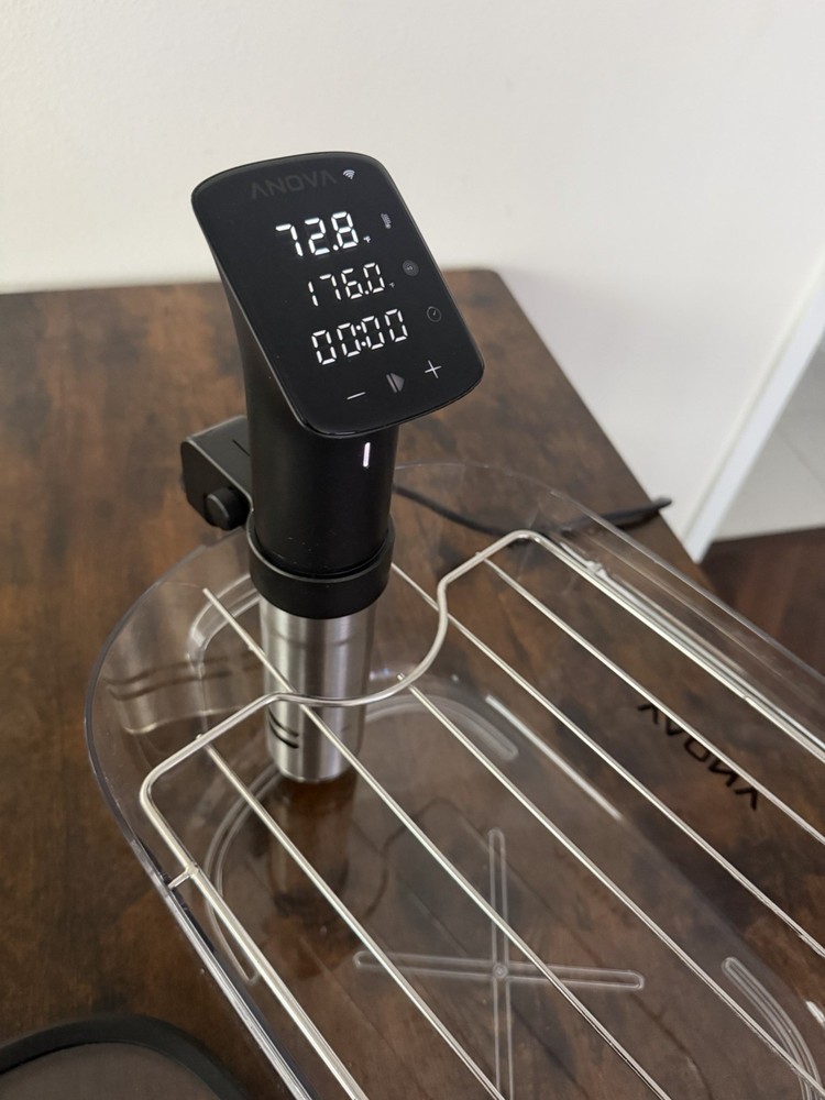 Anova Sous Vide Setup – Cooker + Container + Vacuum Sealer