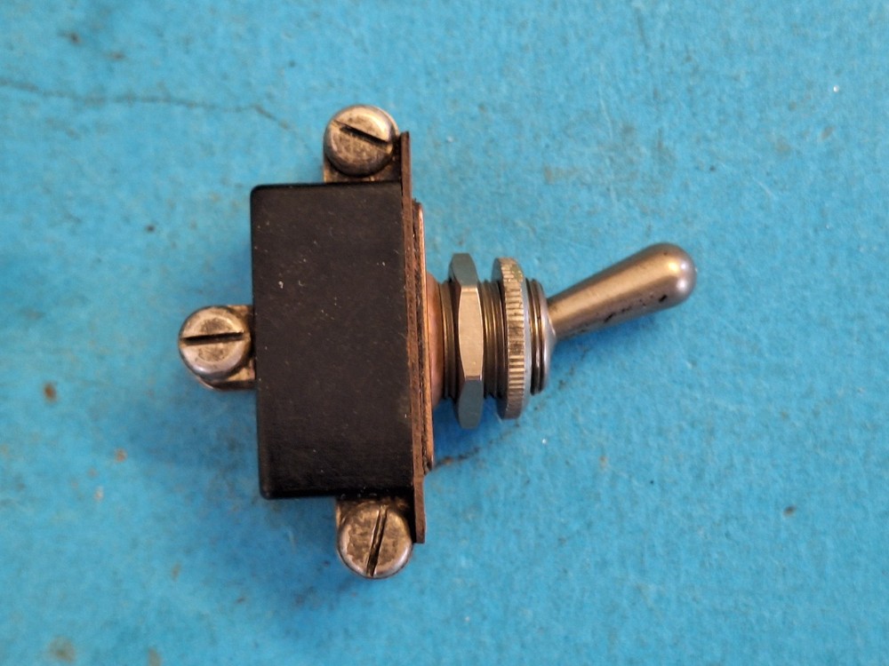 Toggle switch ~ DPDT ~ 250v @ 3A ~ Screw terminals ~ RS Components