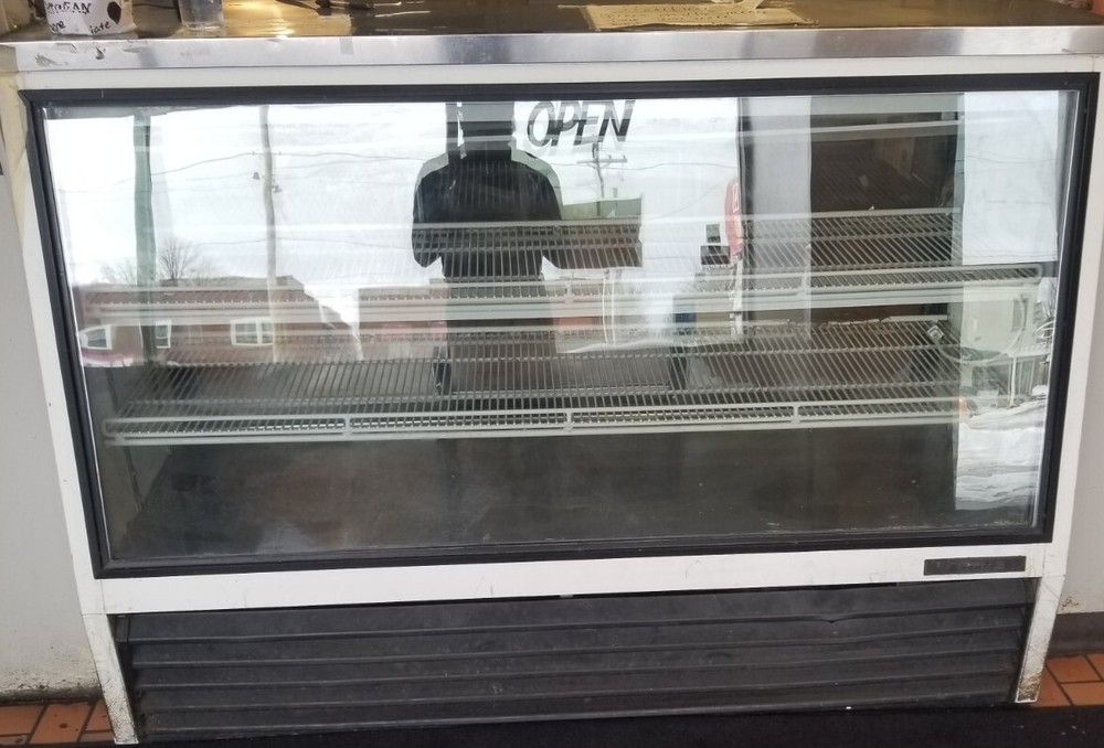 72 " True Deli Case
