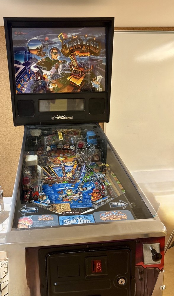 JUNK YARD Pinball Machine Williams 1996