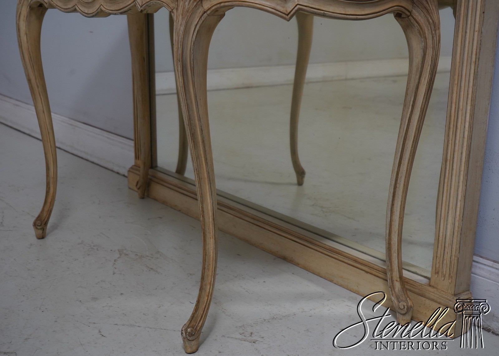 70582: Vintage Dressing Vanity w. Large Mirror & Stool