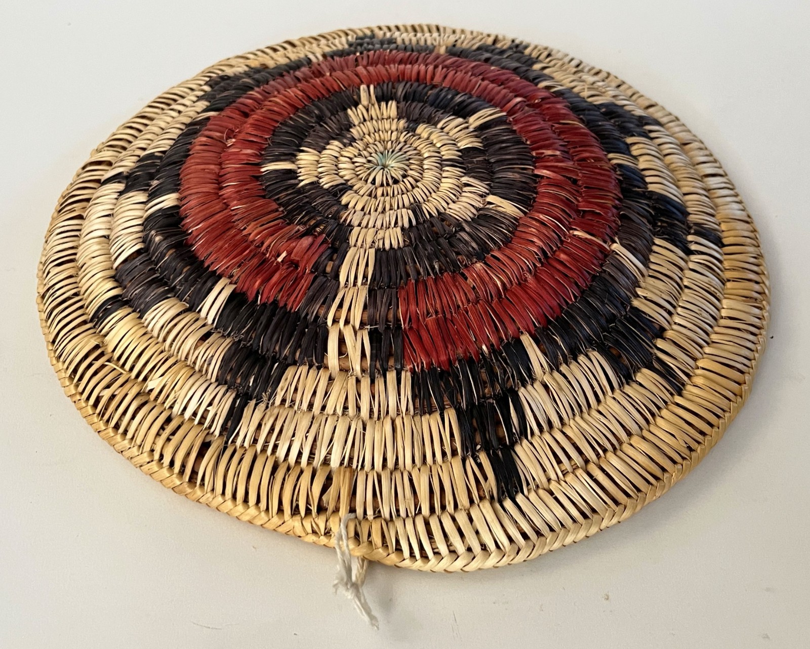 NAVAJO DINE HAND WOVEN 11" WEDDING BASKET TRAY C. 1970s NATIVE AMERICAN ART