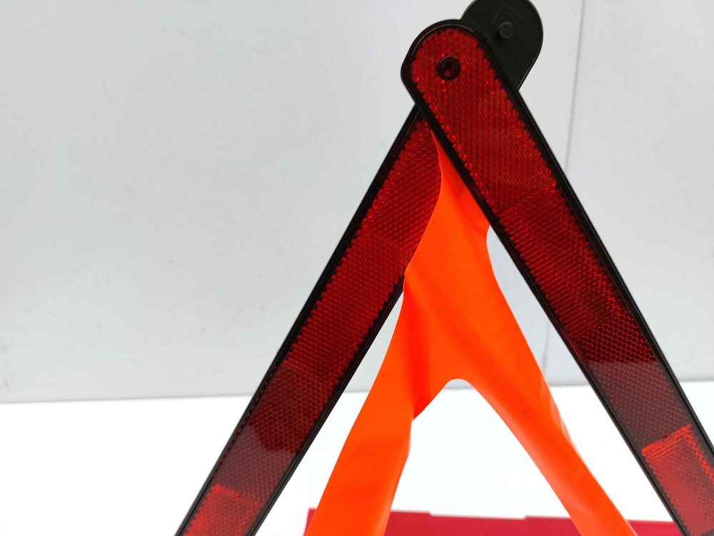 AUDI A4 B9 HAZARD WARNING TRIANGLE 2022