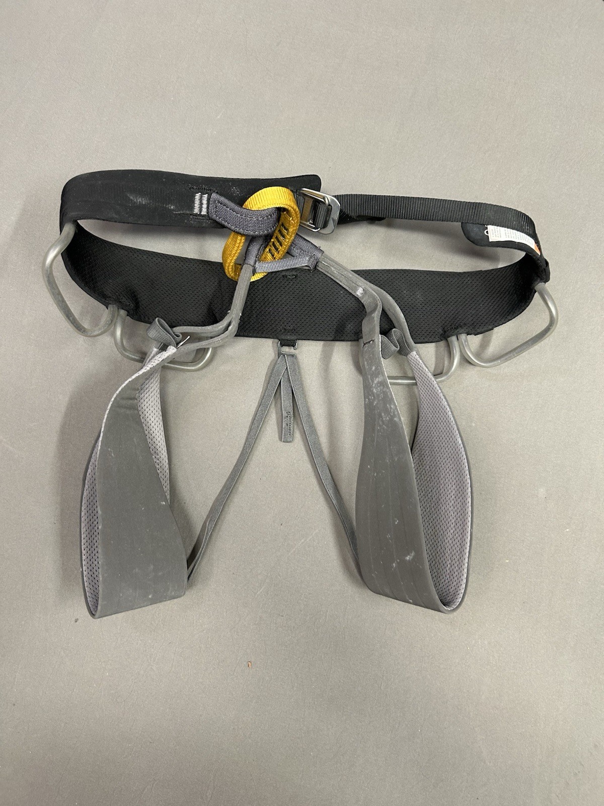 Black Diamond Solution Climbing Harness Mens Size Medium Padded Adjustable