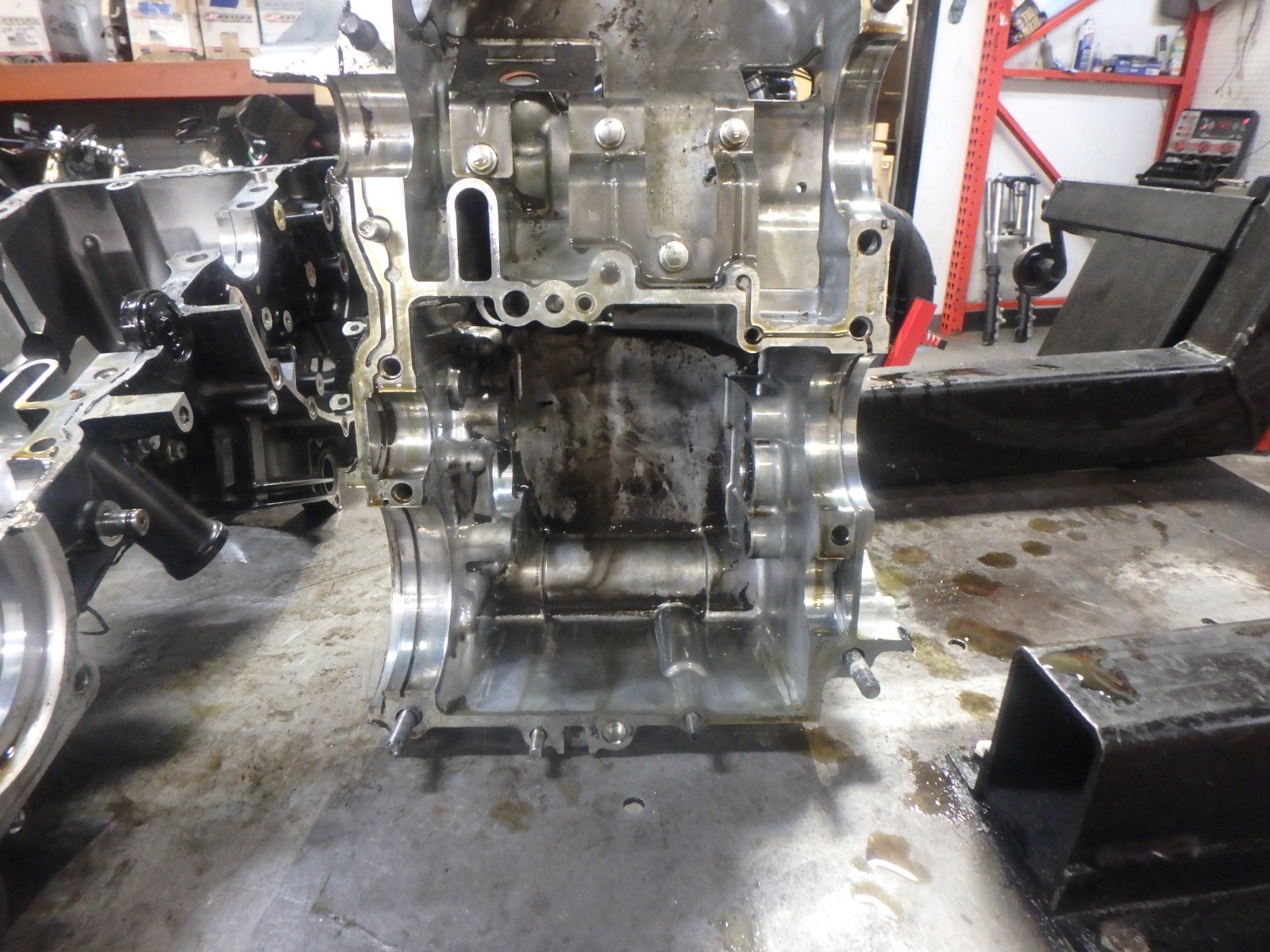 SUZUKI BOULEVARD M109R / VZR1800 06-25 ENGINE CASES P/N 11300-48881