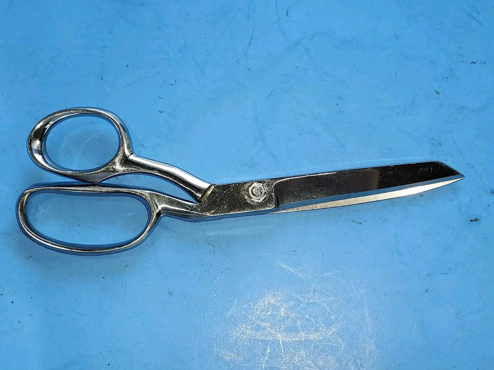 TAMSCO Razor Edge, Scissors & Carrying Case, Polished Chrome