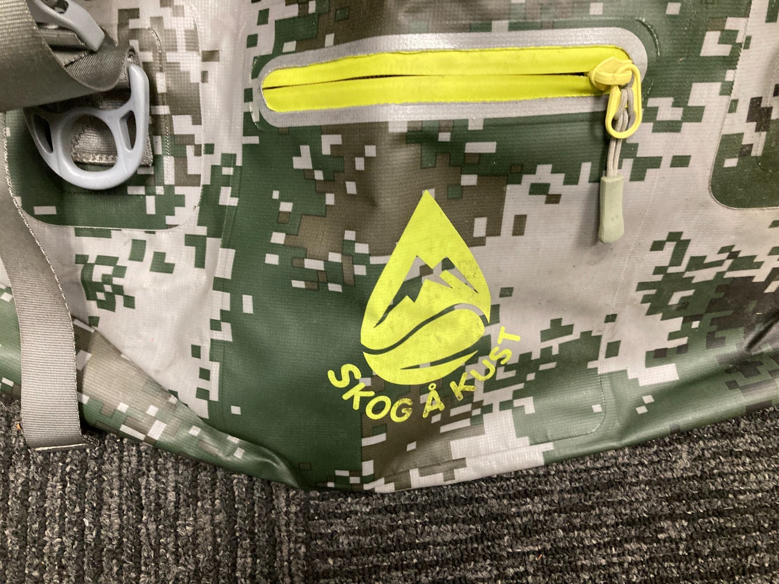 Skog Å Kust Duffel Bag Heavy Duty Waterproof Sports Travel 40L Camo