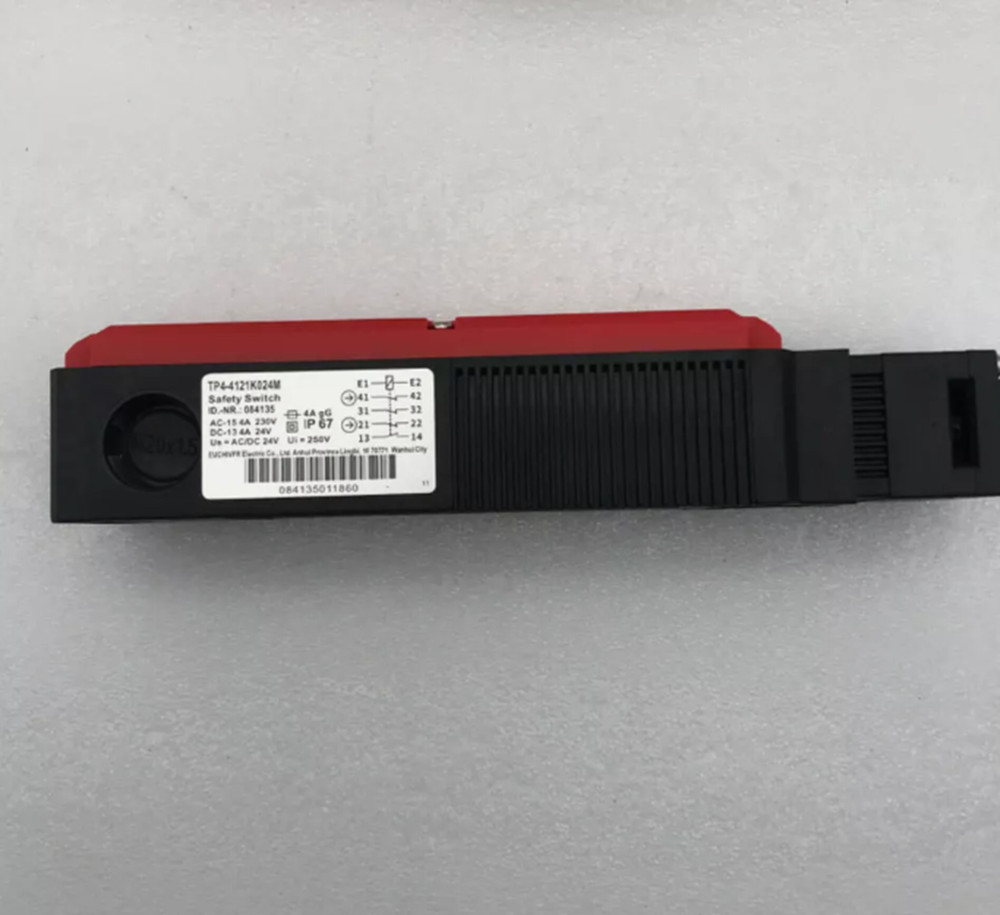New in box EUCHNER TP4-4121K024M safety switch