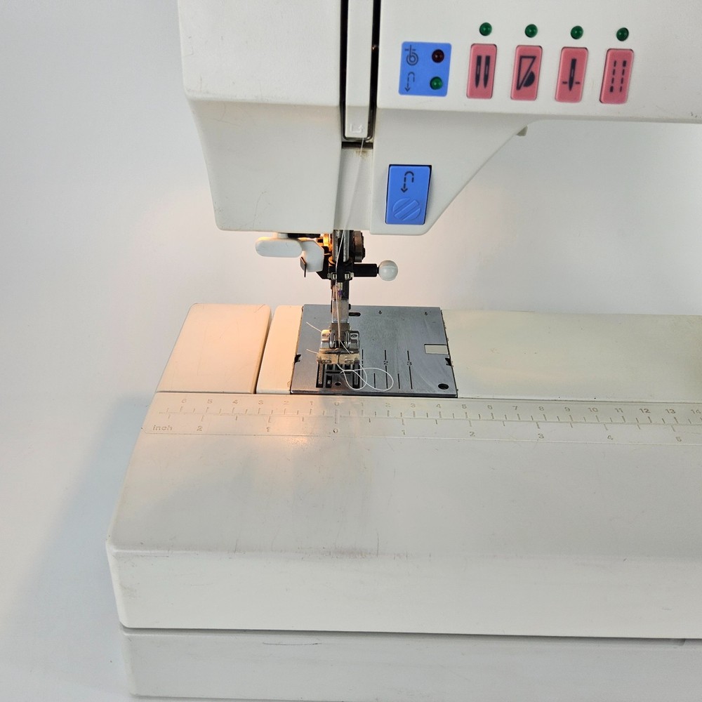 PFAFF Creative 7570 Sewing Embroidery Machine