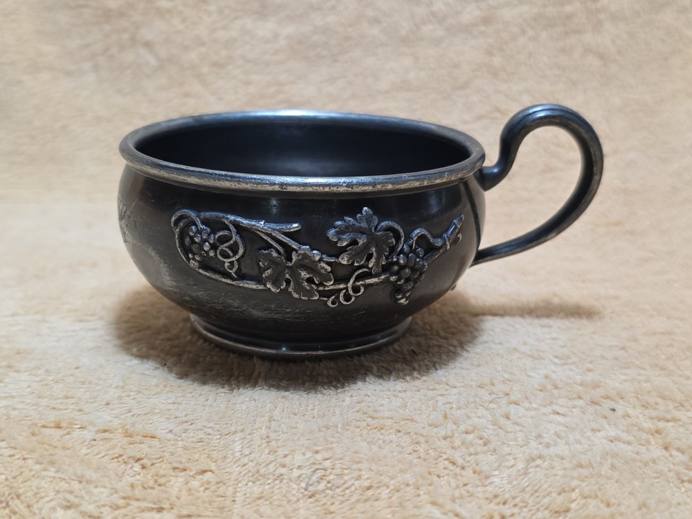 Antique 1881 Rogers Quadruple Silverplate Loving Cup Grape Vine 5900E Victorian