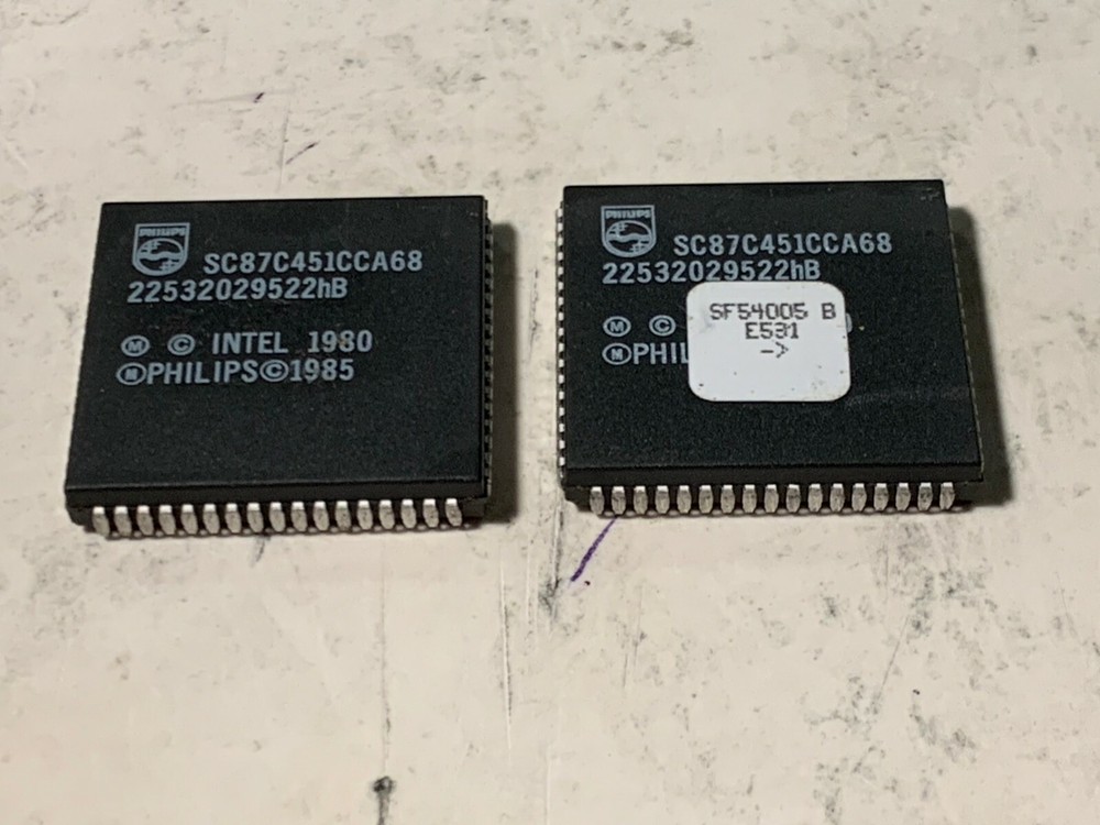 Phillips/Intel IC- SC87C451CCA68- Micro-Controller in a 68 pins PLCC package.