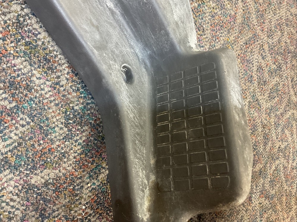 International lower kick panel LH 3596982C4