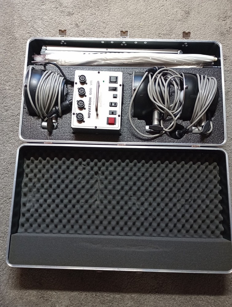 Novatron 600 VR Studio Lighting 3 Strobe/Flash Head Lamp Kit